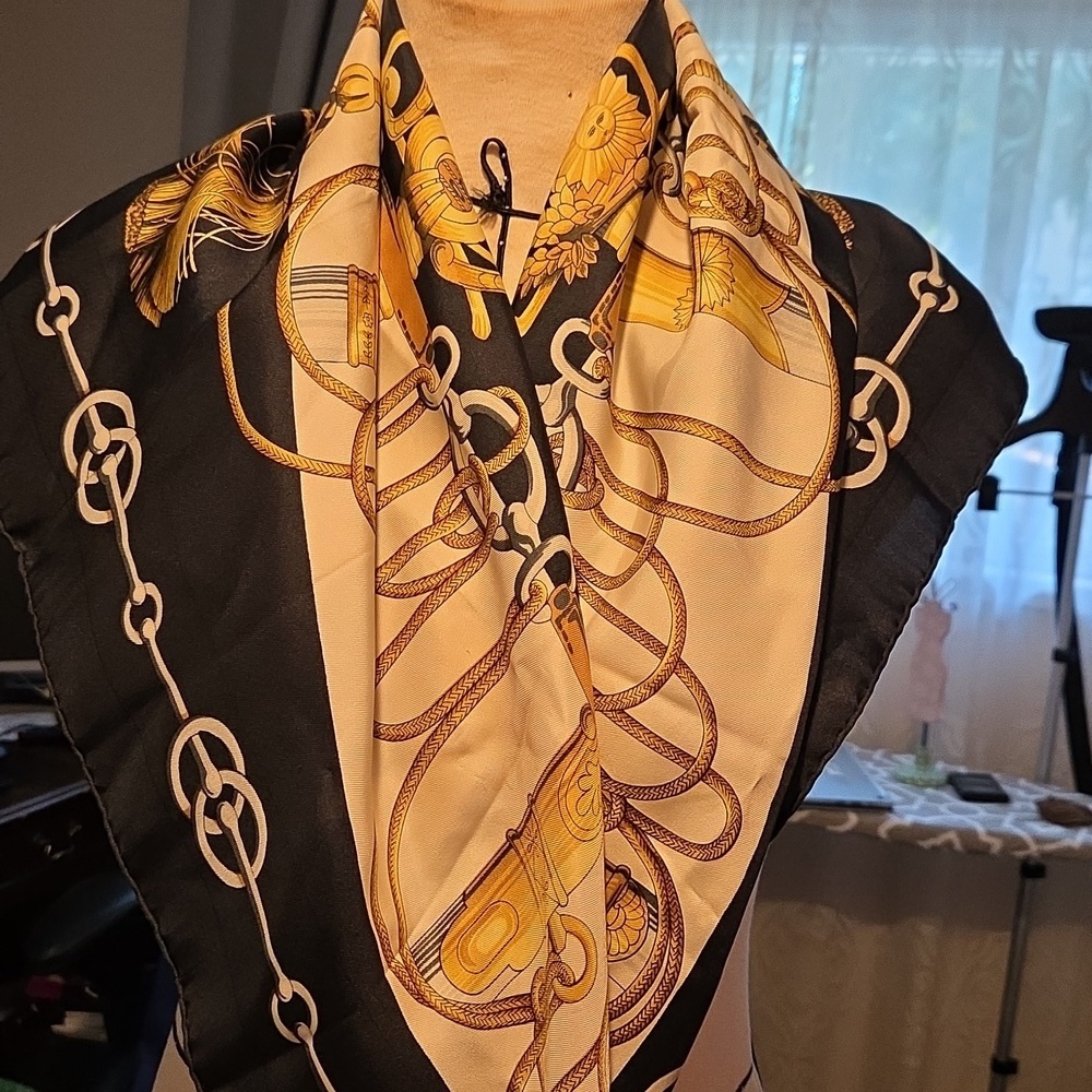 Hermes Elegant Black and Gold Nautical Scarf 100%Silk - Picture 4 of 7